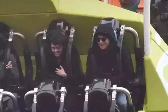 她用蜜桃臀彻底征服C罗，这个亿万少女的情敌竟是个灰姑娘？！