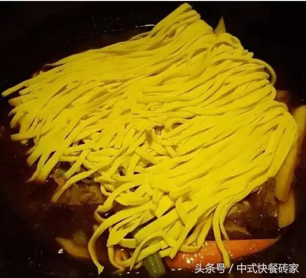 铁锅焖面餐桌,食堂蒸箱铁锅焖面做法