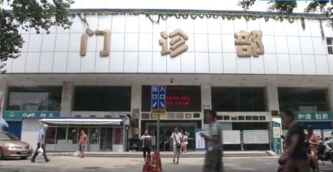 孩子吃了冰箱的西瓜吐了两次,孩子吃西瓜吐了一夜