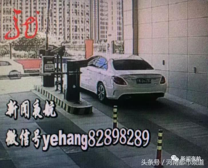 奔驰停小区被砸,奔驰车在小区被砸