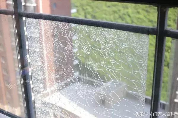 双层中空玻璃中间有雾正常,真空双层玻璃进空气怎么处理