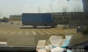 开车交通安全常识大全图,新手看交通事故车辆行驶技巧