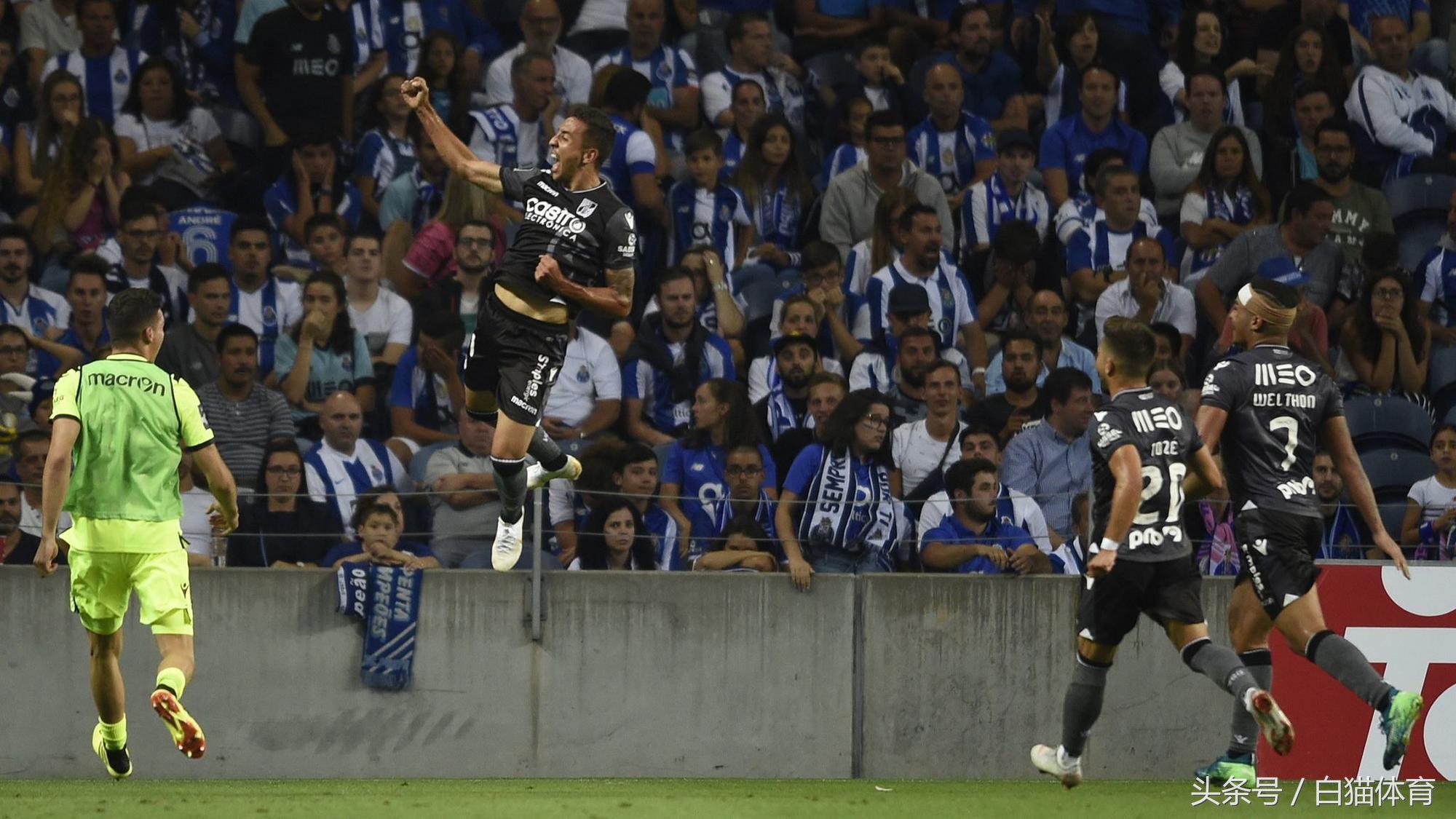 4:1卫冕冠军首秀上演逆转大戏,卫冕冠军12分钟3球踢疯了8轮