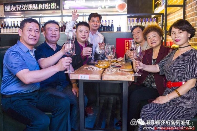 花艺冰酒岁月醇香护城河畔“醉尔红红酒沙龙”有品有魅力