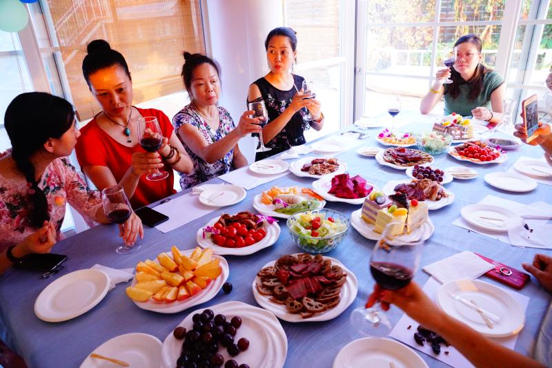 花艺冰酒岁月醇香护城河畔“醉尔红红酒沙龙”有品有魅力