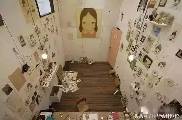 去看了看会计人的办公桌，吓了我一跳……