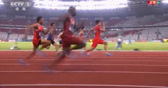苏炳添百米夺冠跪地怒吼原声,苏炳添9秒92夺冠跪地照片