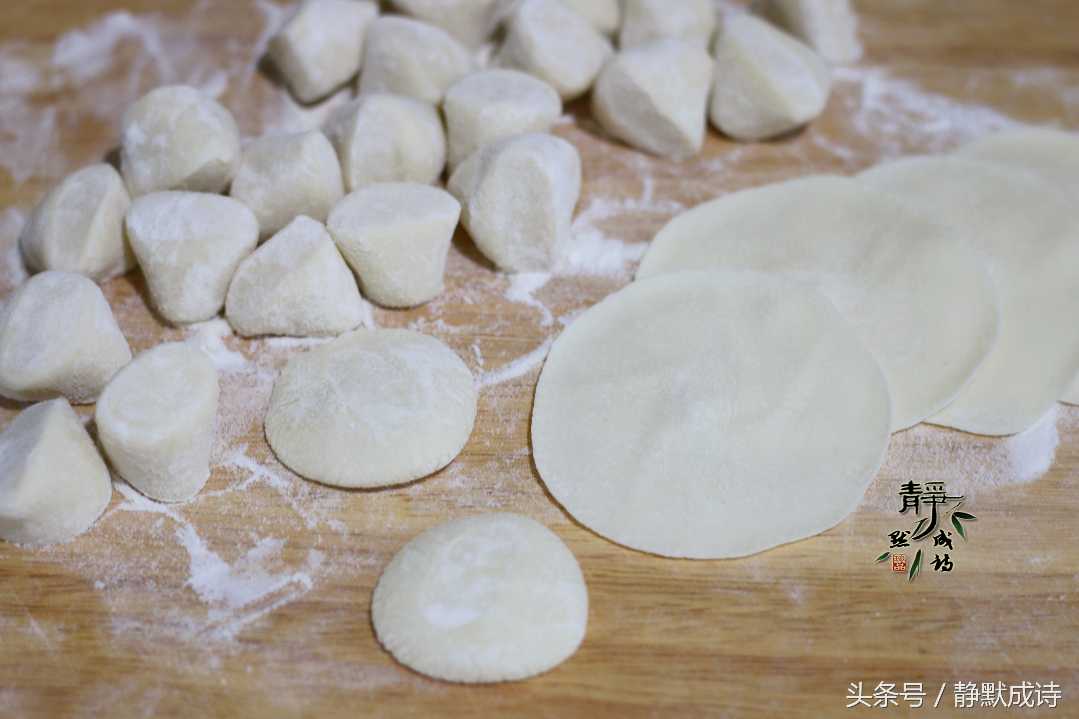 鸡蛋韭菜饺子怎样调馅使韭菜更鲜,包韭菜馅饺子有哪些步骤