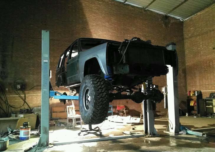 93年切诺基213小切越野大变身，重度爆改8寸升高石头派攀岩大脚怪