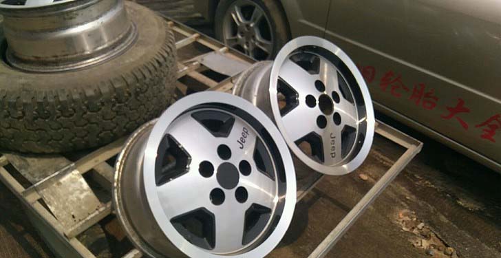 93年切诺基213小切越野大变身，重度爆改8寸升高石头派攀岩大脚怪