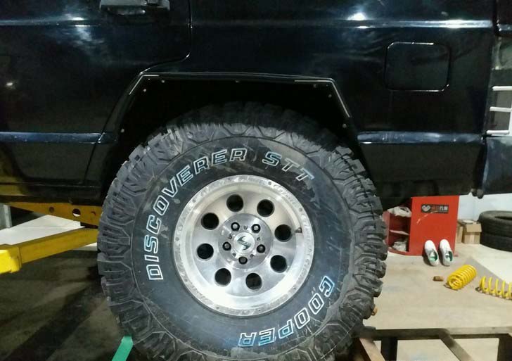 93年切诺基213小切越野大变身，重度爆改8寸升高石头派攀岩大脚怪