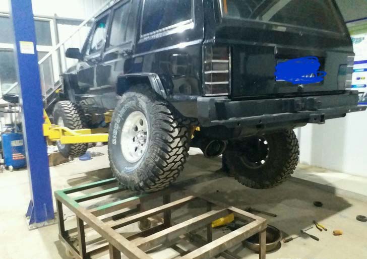 93年切诺基213小切越野大变身，重度爆改8寸升高石头派攀岩大脚怪