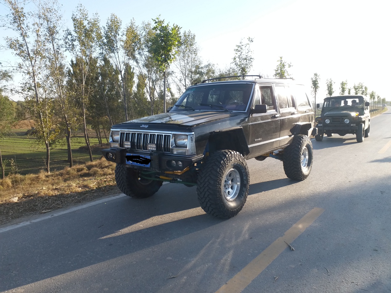 93年切诺基213小切越野大变身，重度爆改8寸升高石头派攀岩大脚怪