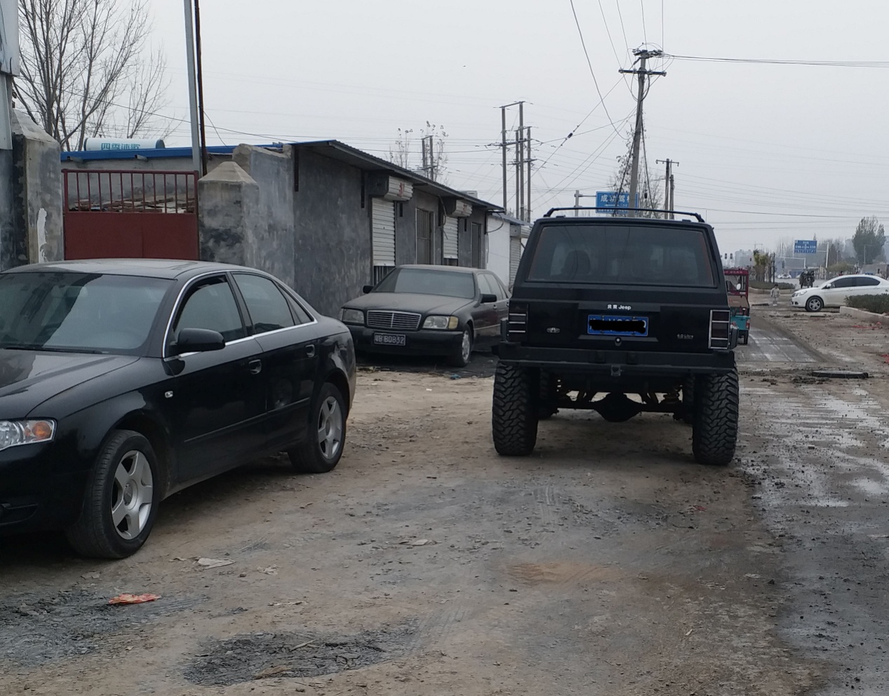 93年切诺基213小切越野大变身，重度爆改8寸升高石头派攀岩大脚怪