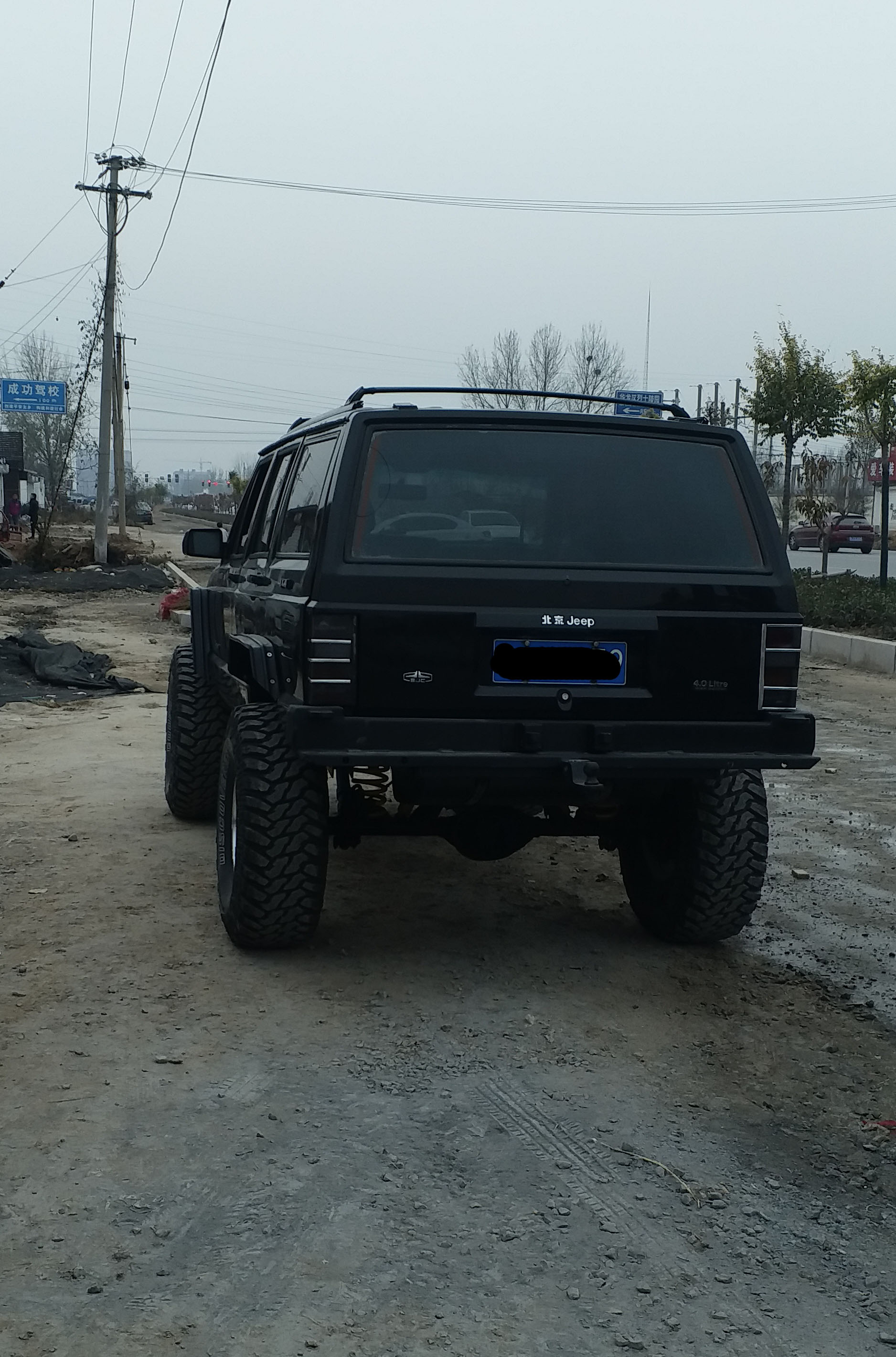 93年切诺基213小切越野大变身，重度爆改8寸升高石头派攀岩大脚怪