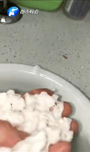 馒头泡水变成海绵是真的吗,馒头泡水后变成海绵了