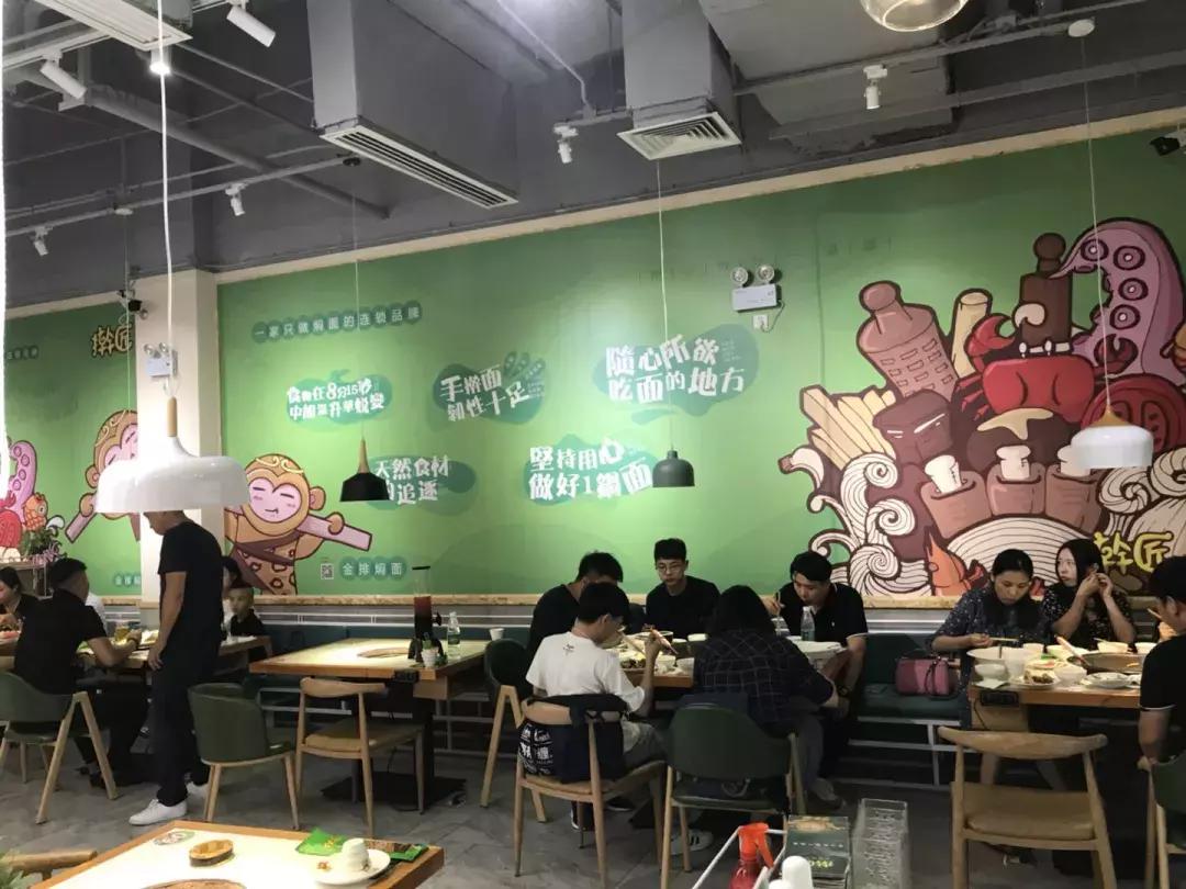 铁锅焖面餐桌,六斗米铁锅焖面怎么做