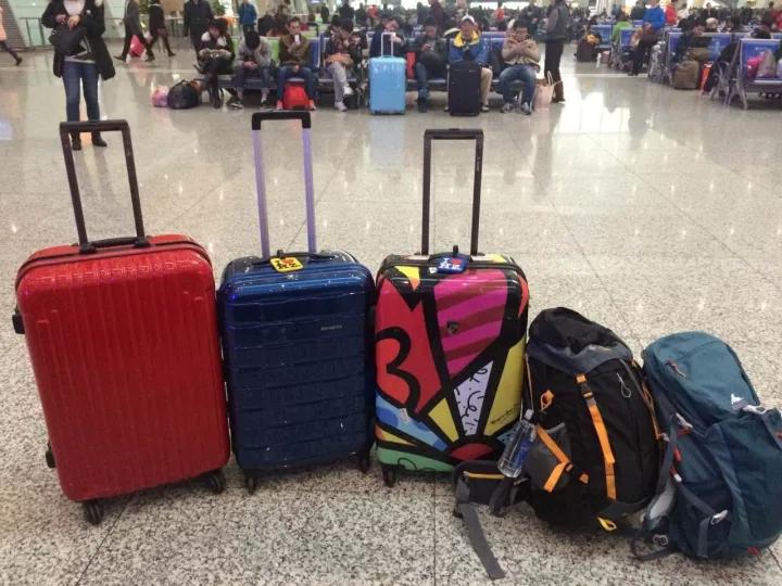 坐飞机需要带哪些东西不用托运,坐飞机带酒是托运还是拿上飞机