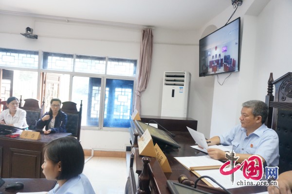 云南彝良:严守公正的“小镇*法大**官”