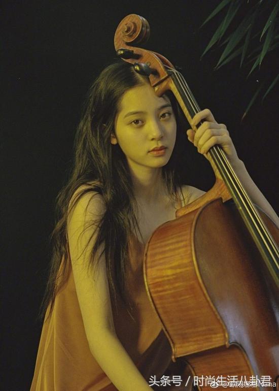 欧阳娜娜同款简约上衣,宋茜撞衫欧阳娜娜