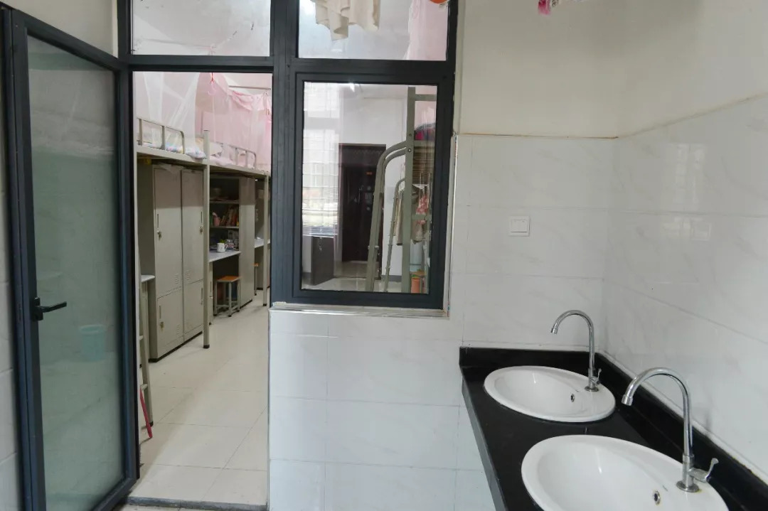 河南高校寝室哪个好,河南高校的宿舍条件