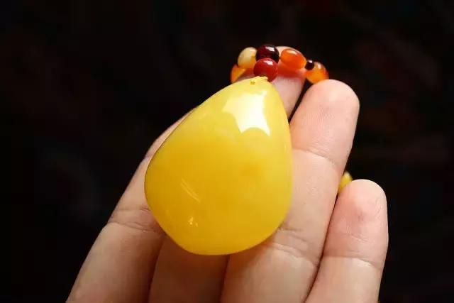 关于蜜蜡里的冰片,蜜蜡的种类和档次