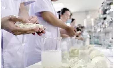 馒头用水泡了碎了怎么回事,馒头泡水能溶解吗