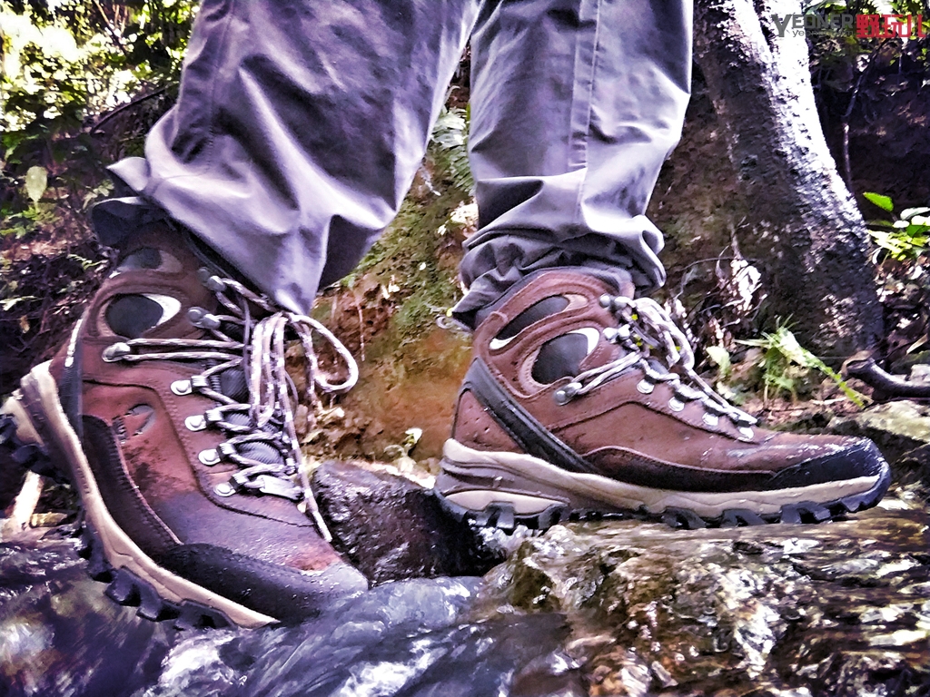 探路者新款登山鞋测评,探路者高帮登山鞋怎么样