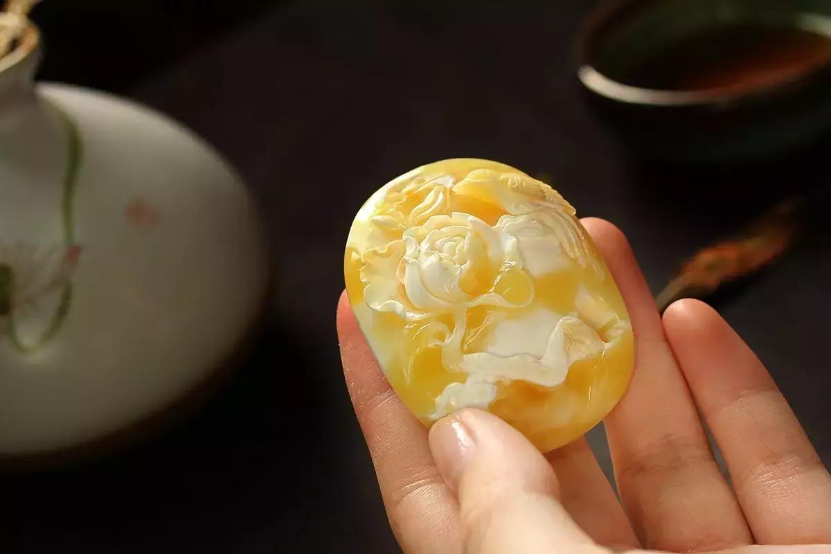 关于蜜蜡里的冰片,蜜蜡的种类和档次