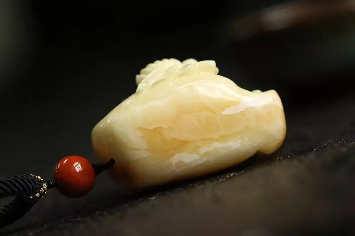 关于蜜蜡里的冰片,蜜蜡的种类和档次