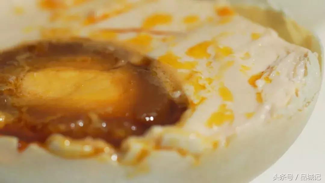 新鲜出炉的流油的海鸭蛋,多油多汁的海鸭蛋