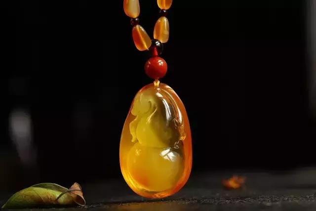 关于蜜蜡里的冰片,蜜蜡的种类和档次