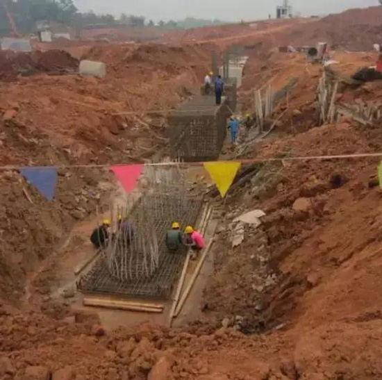 旋挖钻机施工讲解,旋挖钻机水上施工视频