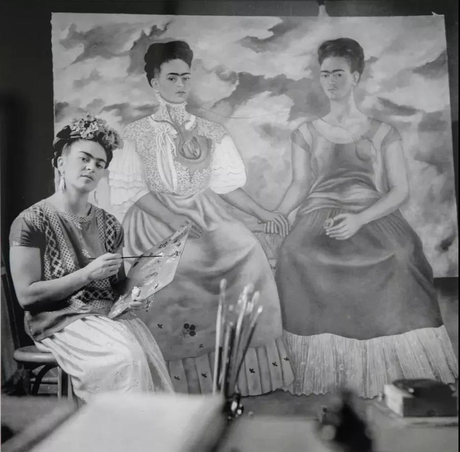 这位半个多世纪前的独立女画家，竟是一个时代的时尚偶像