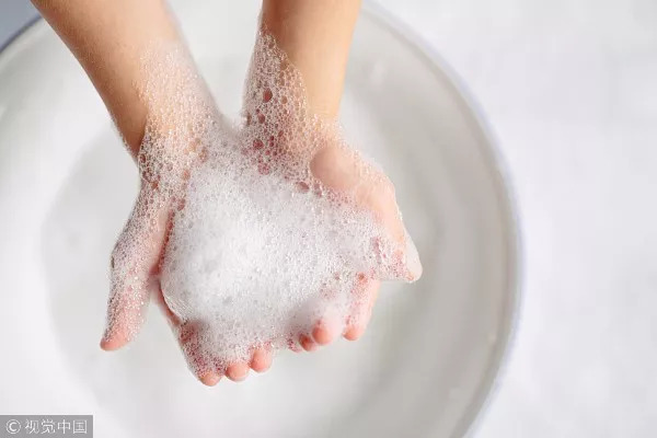 女子发烧40度三周送到医院发现,女子身体发烧