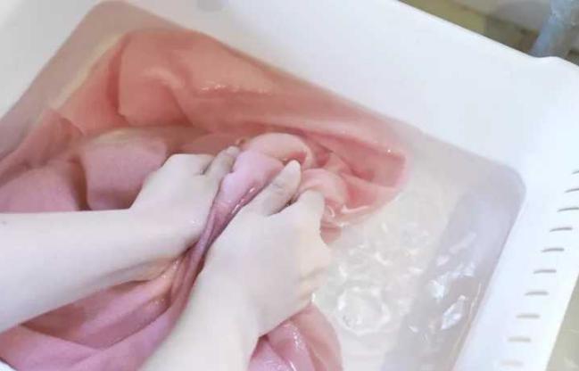 羊绒衫偏大怎么洗能缩小点,100%羊绒衫发黄怎么洗