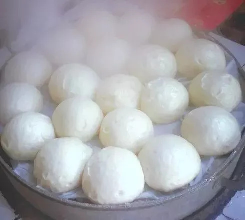 用馒头泡水后变成海绵,馒头泡在水里会变成啥