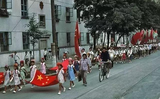 30年前的人们是怎样生活的,30年代的人的生活