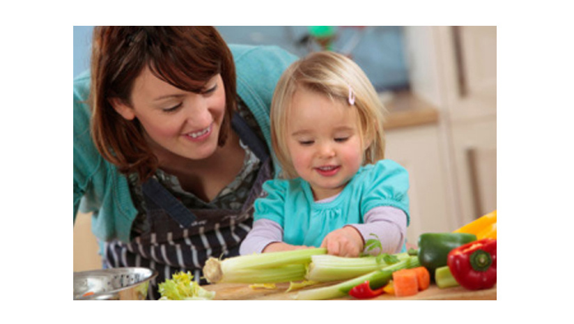 妈妈教小孩做家务很厉害,父母教孩子们做家务视频英语