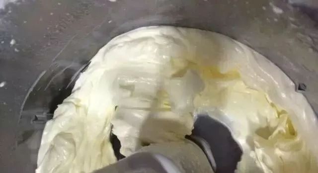 奶油打发怎么才不融化奶油奶酪,奶油奶酪打发太稀了怎么补救