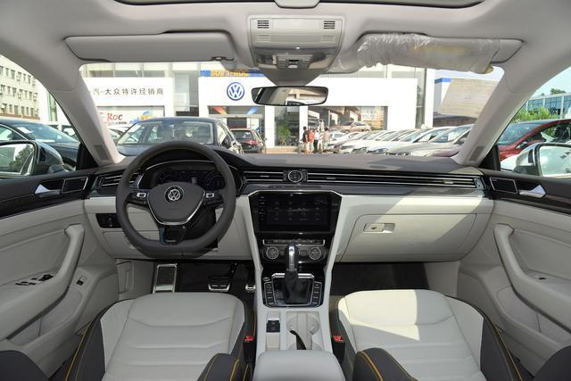 2015年大众cc2.0t尊贵型二手价格,2021款大众cc380夺目版真实成交价