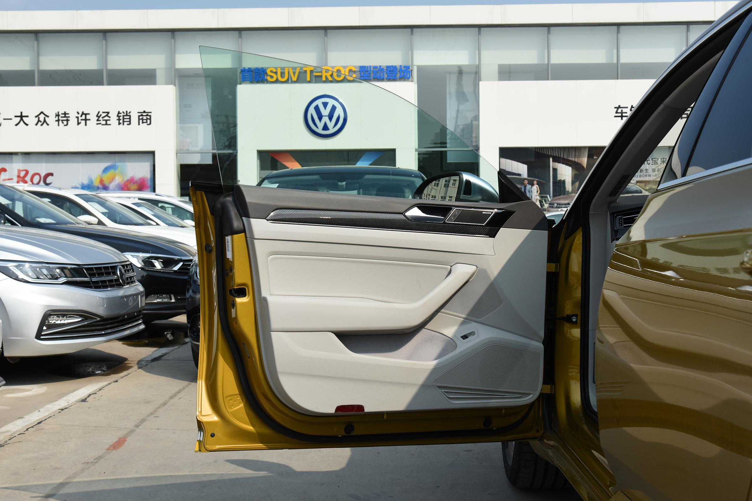 2015年大众cc2.0t尊贵型二手价格,2021款大众cc380夺目版真实成交价