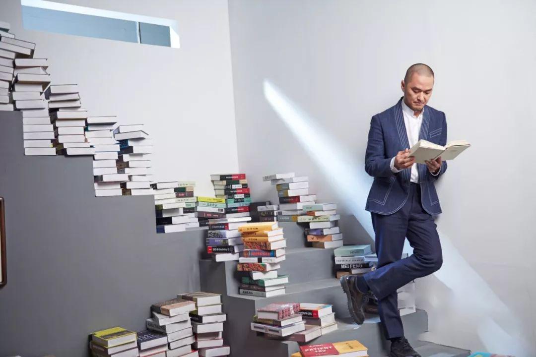 冯唐幼时第一本书，竟是泡妞秘籍，他如今上《奇葩说》被炮轰！