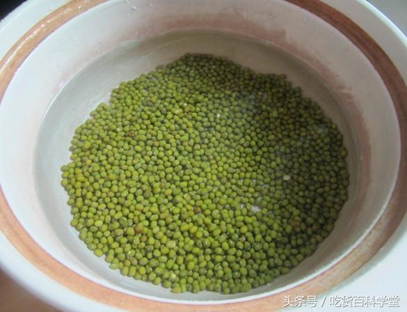 在家自己学做绿豆糕的简单方法,简单易学的绿豆糕新手也会做