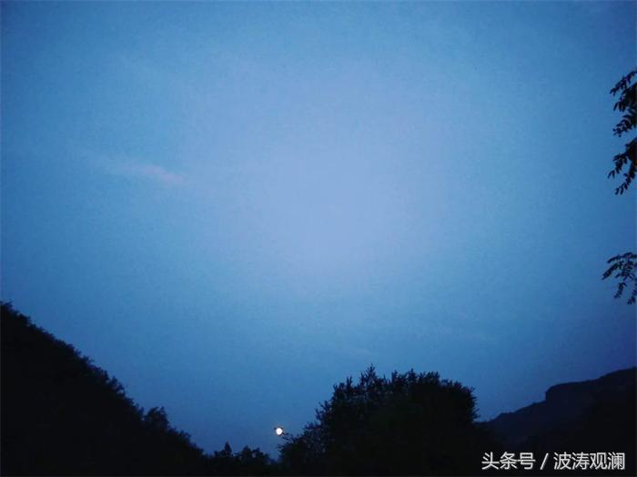 卫辉：山里月下听泉深山静夜
