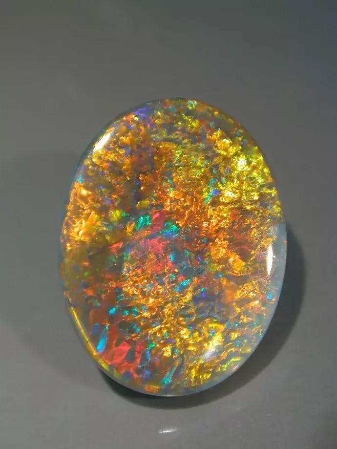 神奇的宝石绘本,宇宙宝石欧泊石