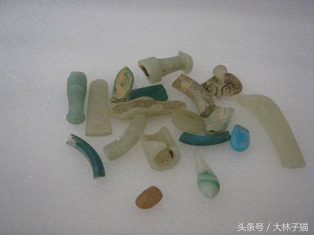 梦见树下挖到宝贝,梦见自己从老宅挖出了宝贝