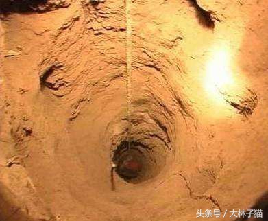 梦见树下挖到宝贝,梦见自己从老宅挖出了宝贝