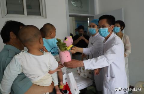 三门峡腭裂双胞胎兄弟在南阳搭上“微笑列车”免费救治还孩子天真笑容