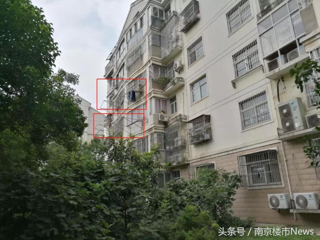 业主发现违建,楼盘刚交房业主大量违建被拆除